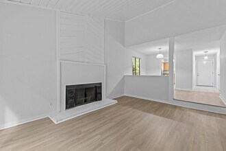 Building Photo - AVAILABLE NOW - Updated 2 Bedroom Duplex w...