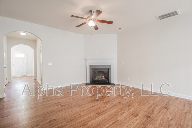 Building Photo - 305 Christiane Way