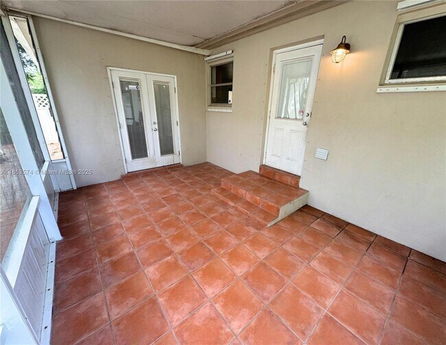 Building Photo - 5710 SW 55th St
