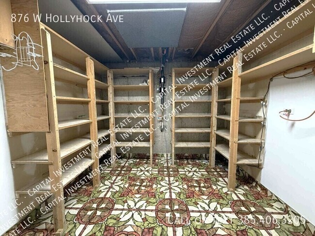Building Photo - 876 Hollyhock Ave