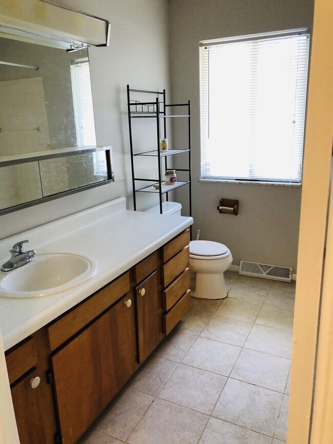 Building Photo - 4244 E Stephens Dr