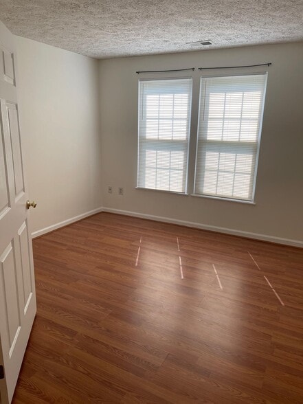 Building Photo - 5610 Avonshire Pl