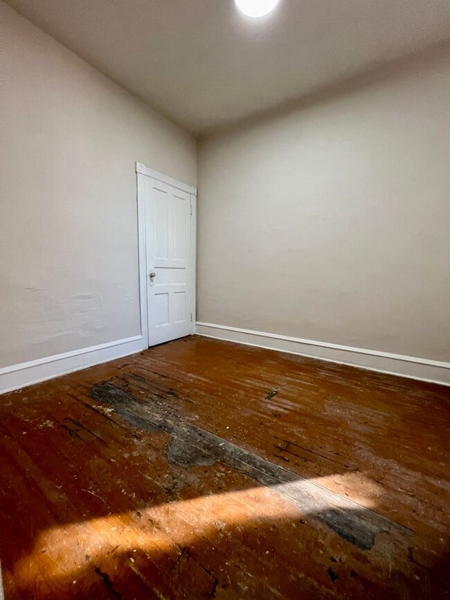 Building Photo - Stunning 3-Bedroom Townhome in Kingsessing! Available mid-April!