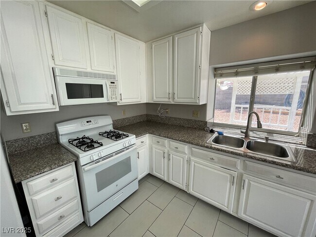 Building Photo - 1332 Royal Creek