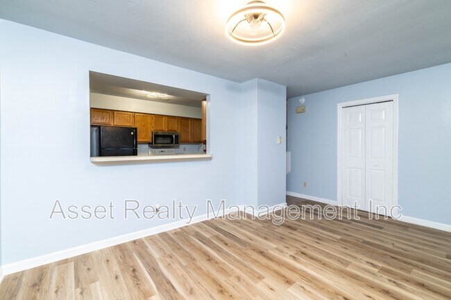 Building Photo - 136 Durwood Rd