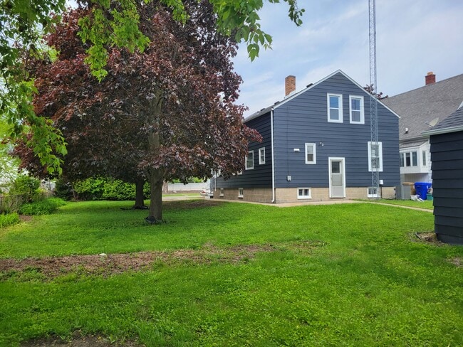 Building Photo - 3129 14th Ave
