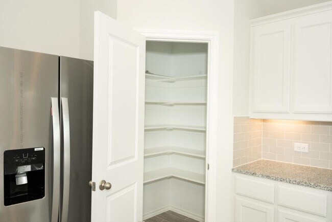 Building Photo - Stunning Single Family Ranch in Aubrey!