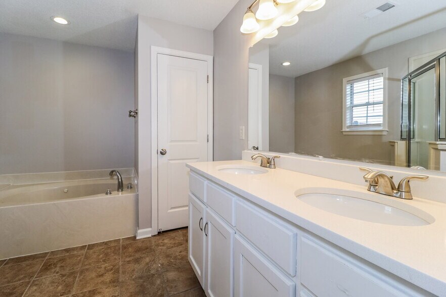 Building Photo - 25 Caitlyn Geneva Cove