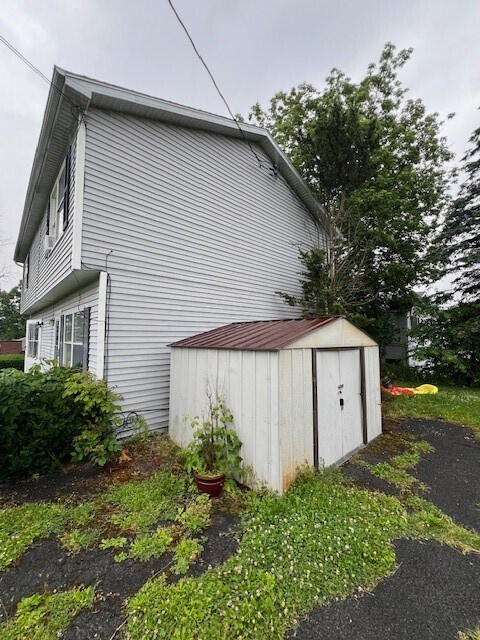 Building Photo - 823 Martin St