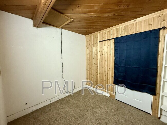 Building Photo - 335 Denslowe Dr