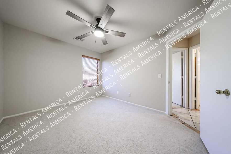 Building Photo - 42610 W Michaels Dr