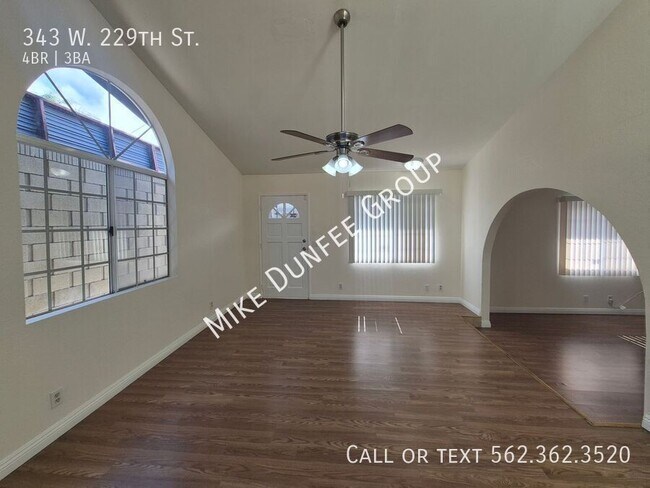 Building Photo - 343 W 229th St