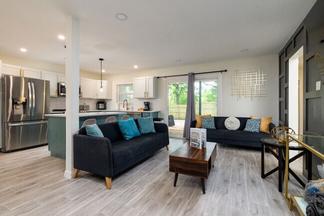 Building Photo - 3800 Marina Dr
