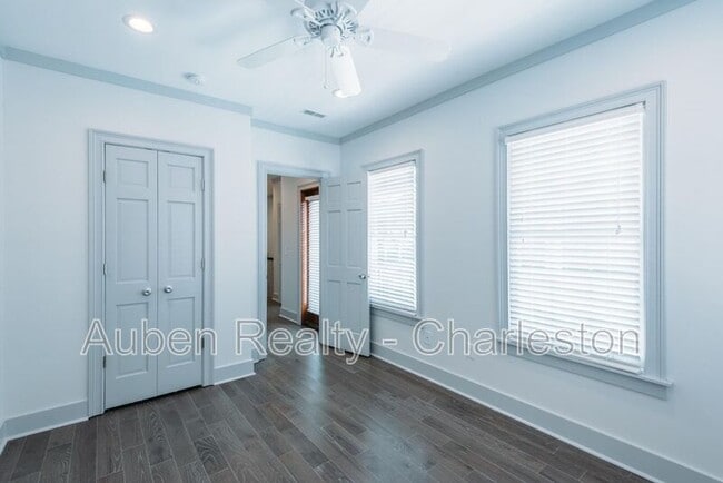 Building Photo - 10 Orrs Ct