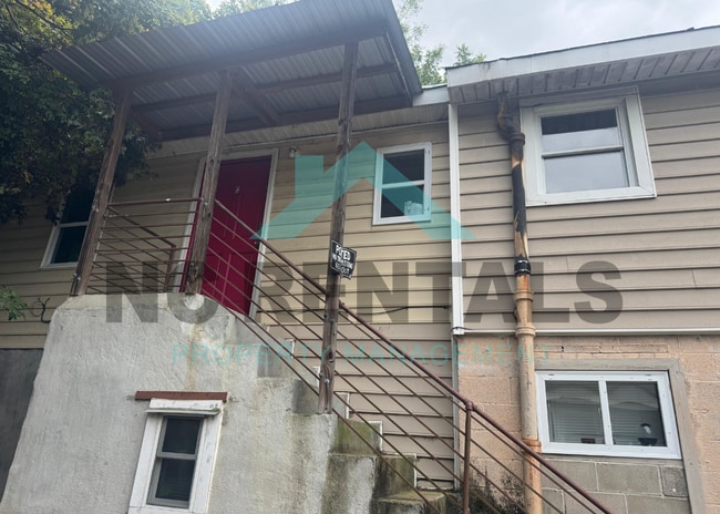 Building Photo - 613 Quarry St