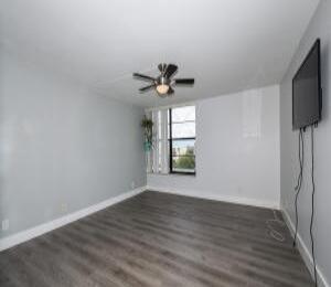 Building Photo - 12 Royal Palm Way