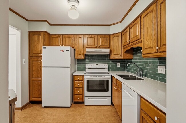 Building Photo - 2 Bedroom, 1.5 Bath Condo for Rent!