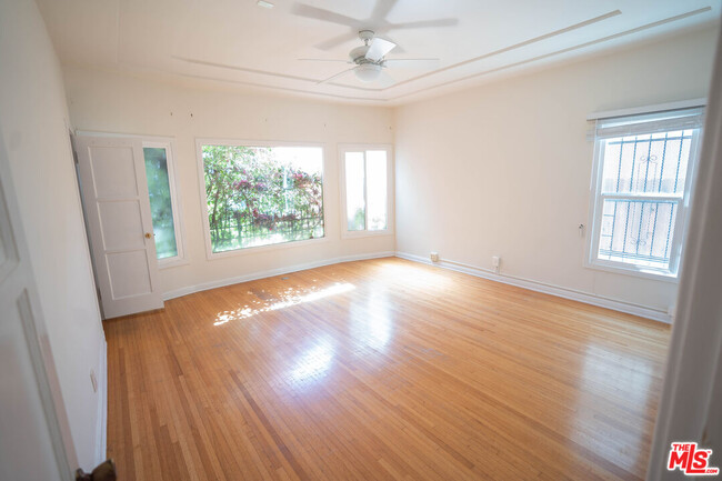 Building Photo - 1210 S La Jolla Ave