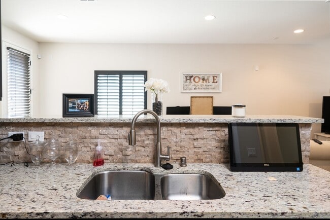 Building Photo - BEAUTIFUL EASTSIDE HOME