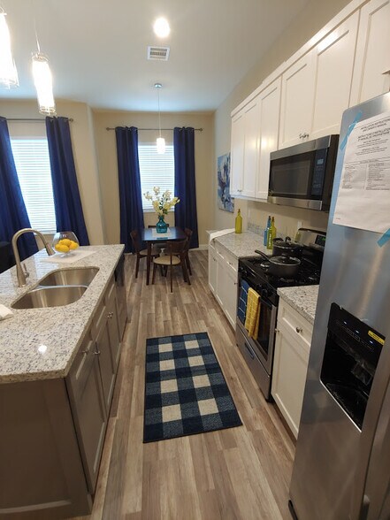 Building Photo - 4926 Weeping Willow Rd