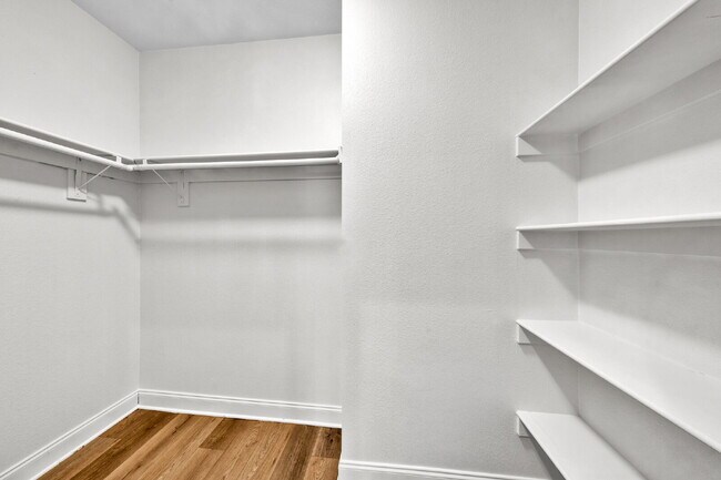 Building Photo - "Charming 3-Bed, 2-Bath Greenville Home with Elegant Granite Countertops!"