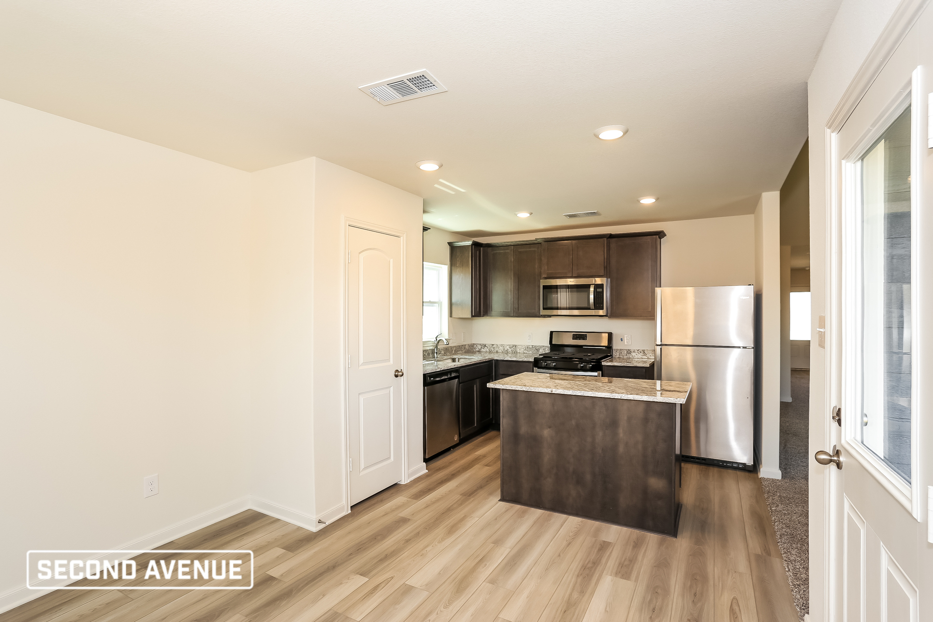 Building Photo - 1421 Sunkiss Dr