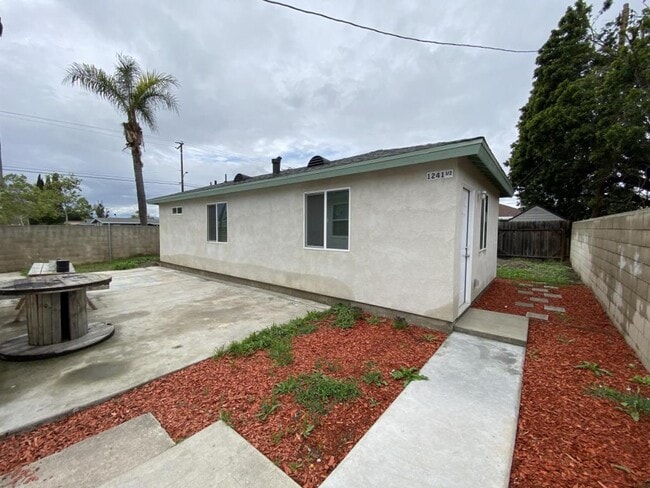 Primary Photo - 1241 1/2 Saint Anne Pl