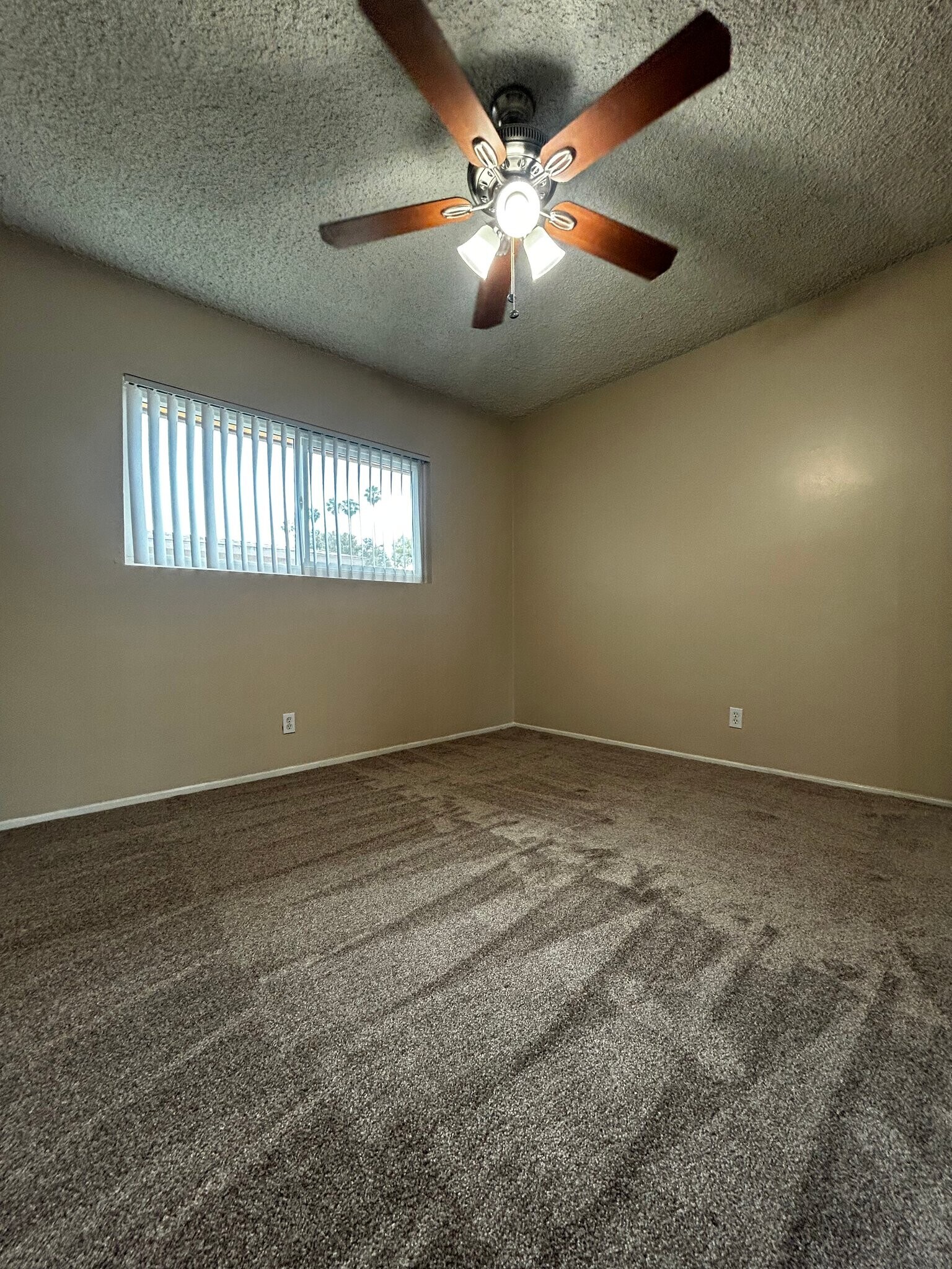 Building Photo - 882 N Los Robles Ave