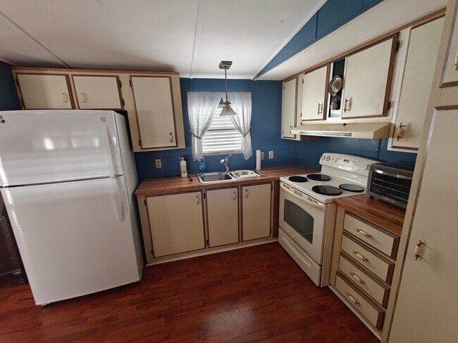 Building Photo - 1002 51st Avenue Plaza W