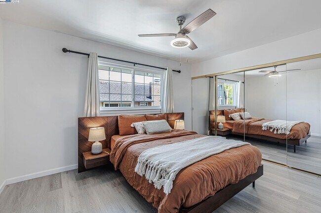 Building Photo - 1835 Cam Estrada