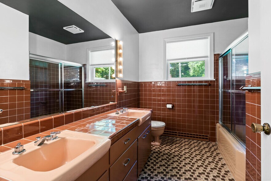 Building Photo - 68 Wilshire Dr