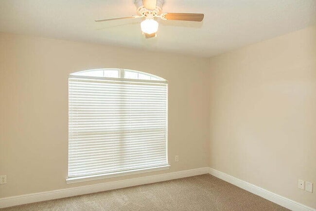 Building Photo - Spacious 4-Bedroom Sanctuary in gated comm...