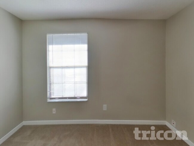 Building Photo - 2388 Kirkwall St