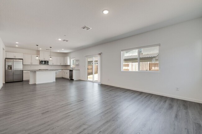 Building Photo - New 4 Bedroom Home with Next Gen Suite + S...