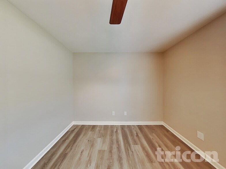 Building Photo - 1612 Robert Rd