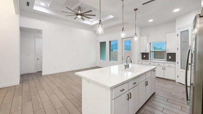 Building Photo - 5106 Sebastian Dr