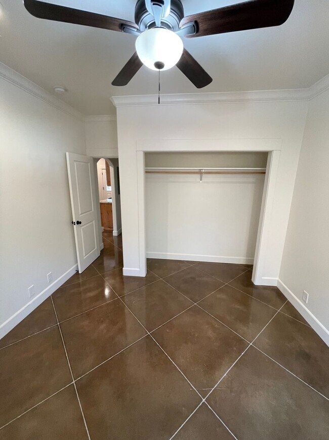 Building Photo - 126 W 20th St