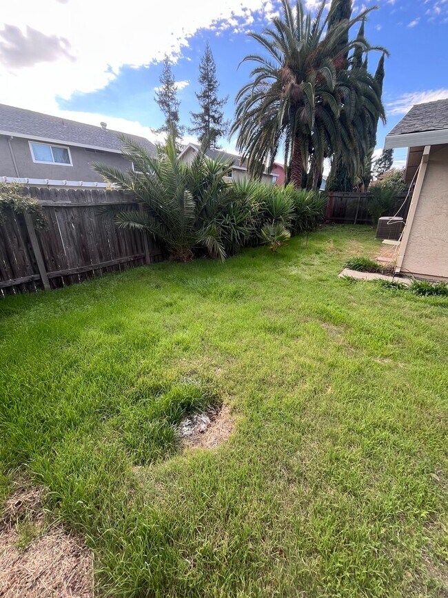 Building Photo - NICE UPDATED HOME IN CITRUS HEIGHTS!!