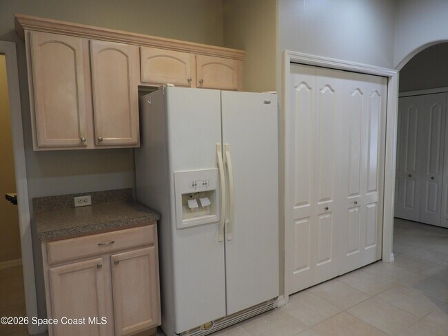 Building Photo - 552 Wedge Ct
