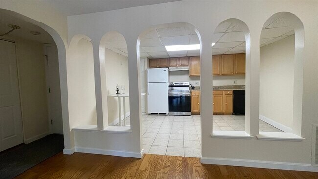 Building Photo - 3 Shadowbrook Ln