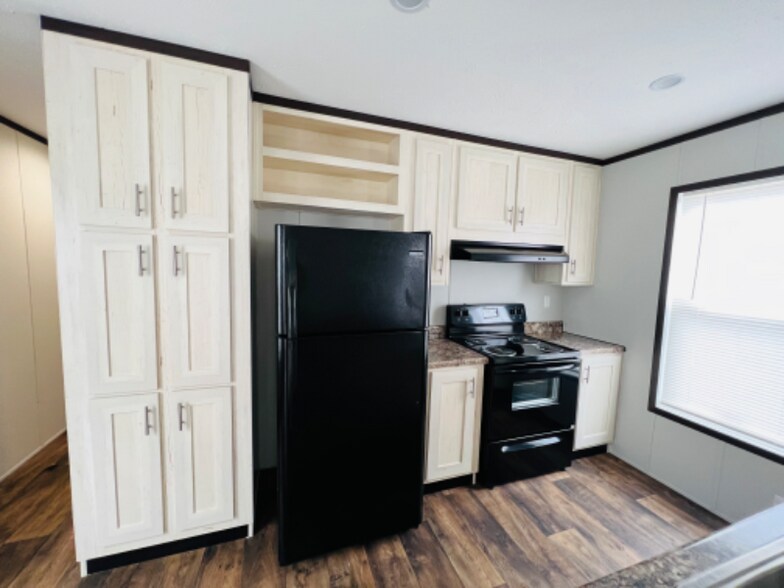 Building Photo - 9477 Lansdowne Rd