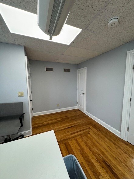 Building Photo - 211 Montowese St