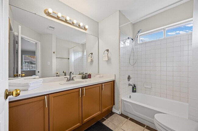 Building Photo - 5006 Acorn Grove Ct