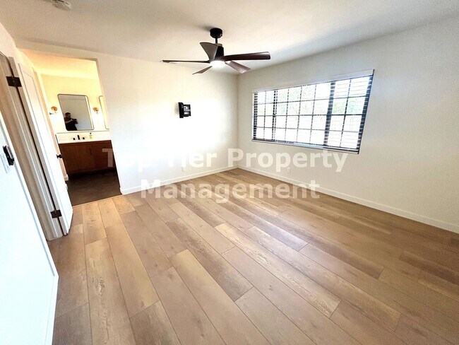 Building Photo - ***Completely Remodeled 3 bed+ Bonus Room,...