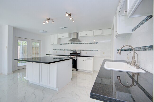 Building Photo - 4427 Waterfall Way
