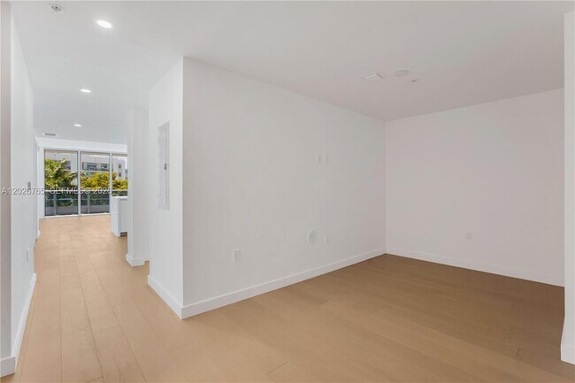 Building Photo - 9221 E Bay Harbor Dr