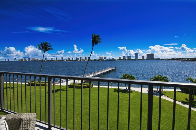 Primary Photo - 3040 Lake Shore Dr