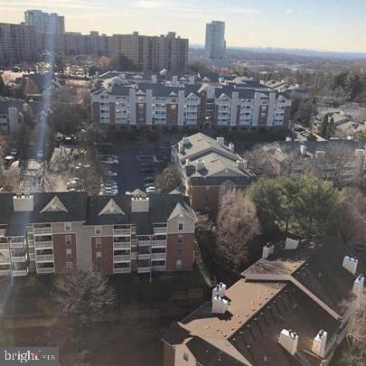 Building Photo - 8220 Crestwood Heights Dr