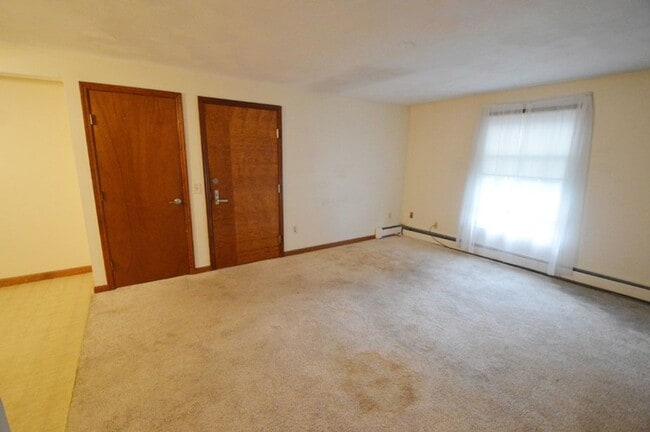 Building Photo - Holden: 2 Bed 1 Bath, Heat & Hot Water Inc...