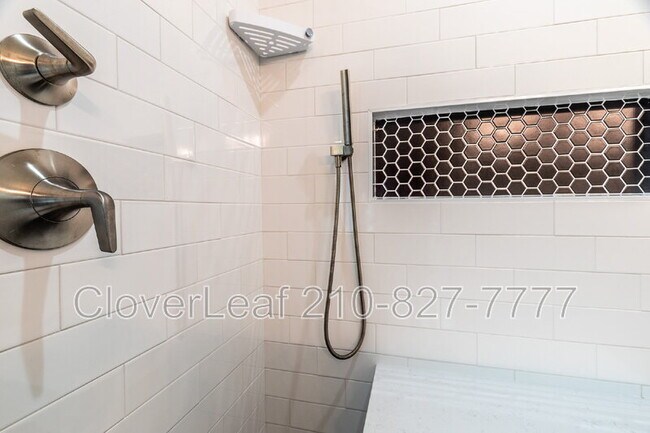 Building Photo - 335 Charon Point